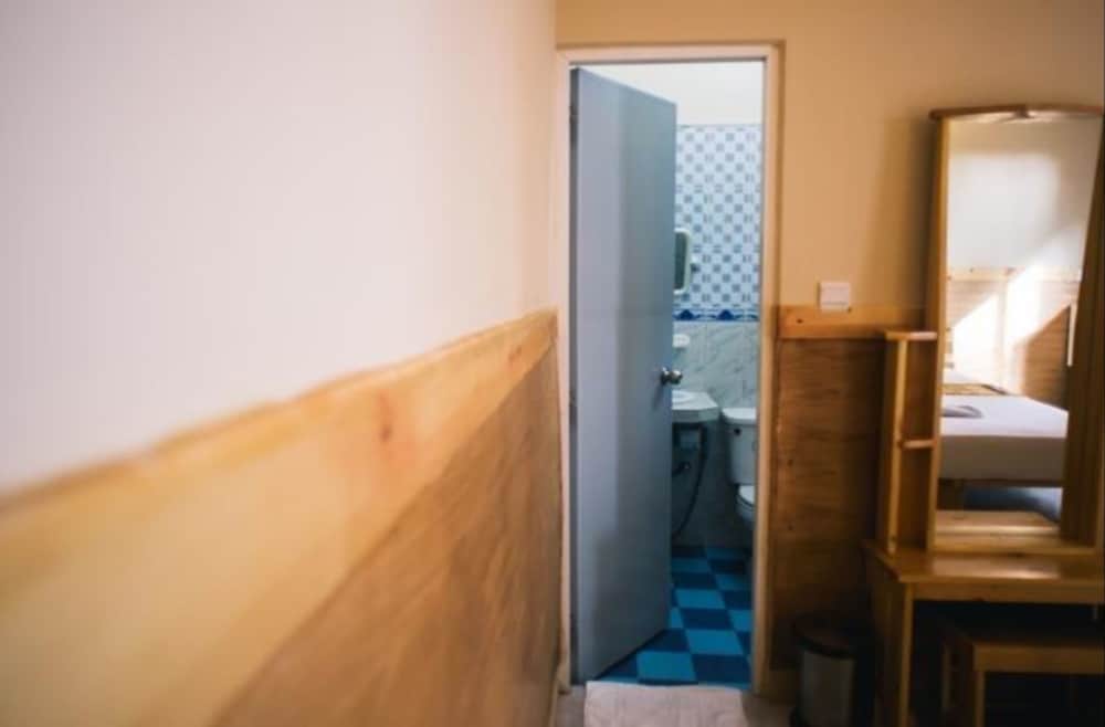 Holiday Lodge - View 8