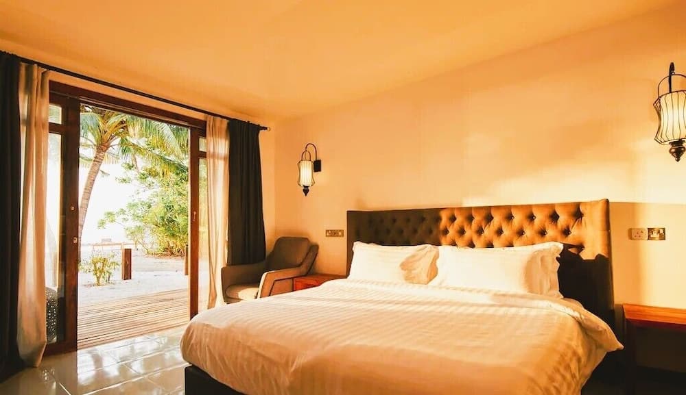 Beach Hotel Dhigurah - View 18