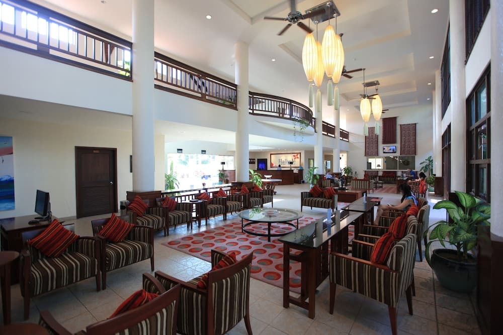 Hulhule Island Hotel - View 17