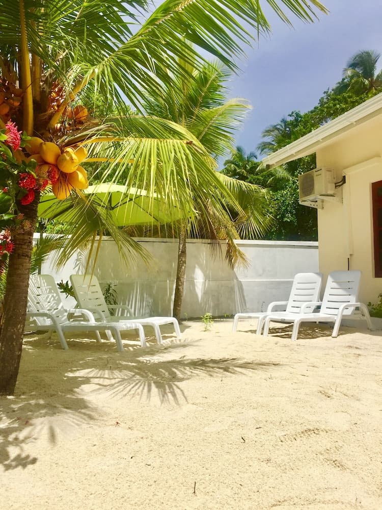 Maclura Residence - View 12