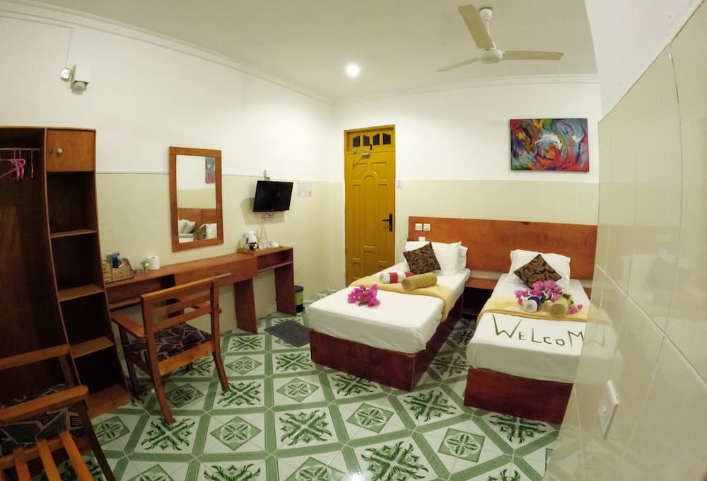 Adroit Beach Inn - View 183