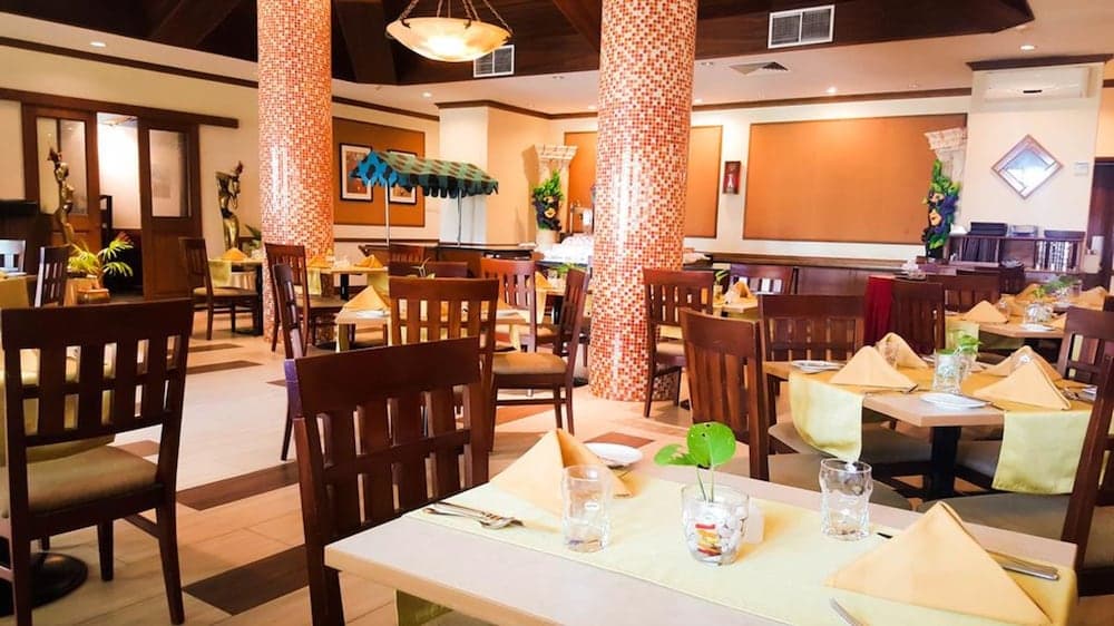 Hulhule Island Hotel - View 52