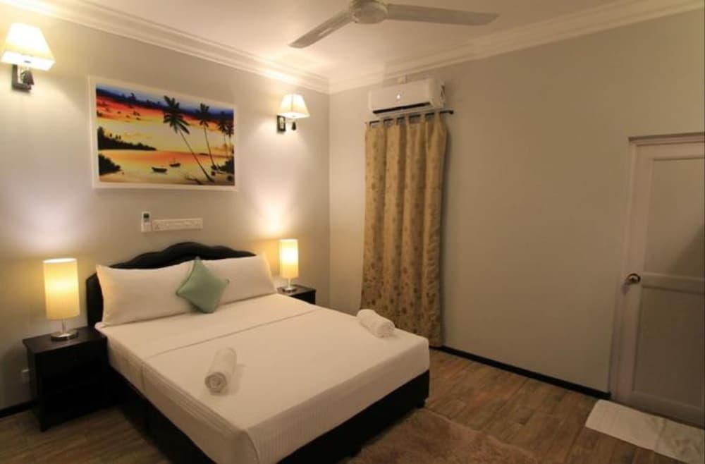 Local Island Inn - View 28
