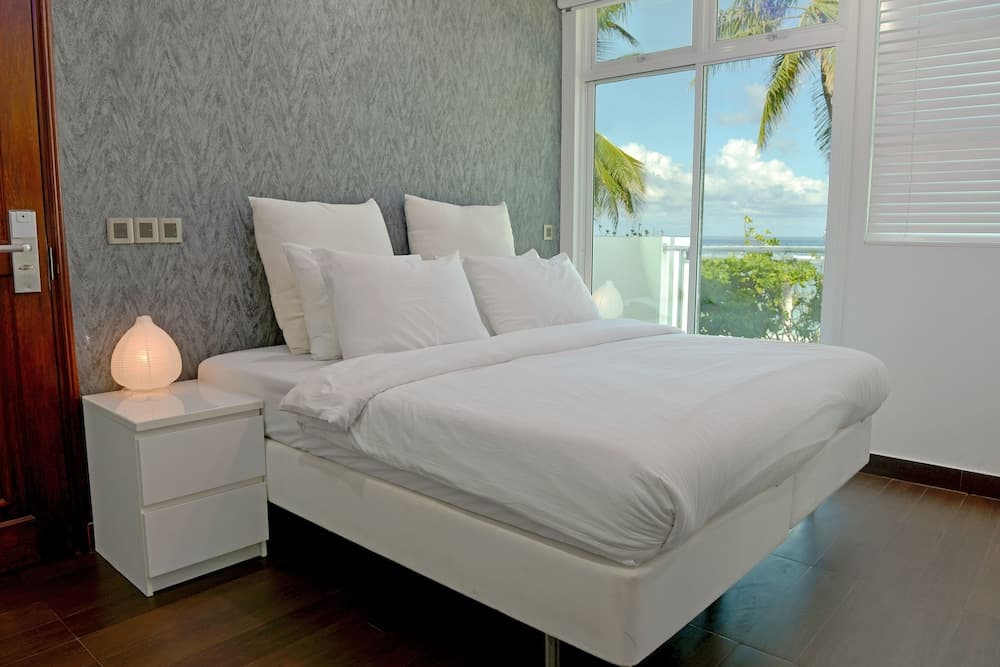 Airport Beach Hotel - View 11