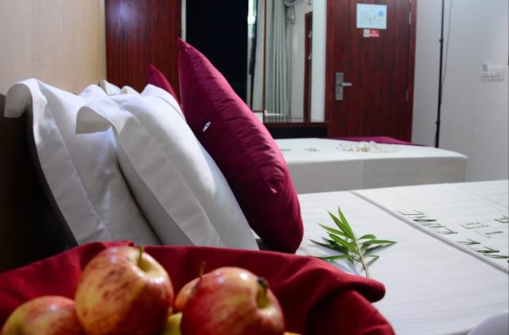 Royal Quest - View 8