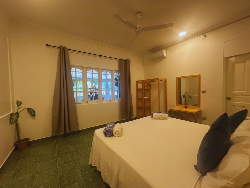 Bahaaru Villa Surf and Stay - View 11