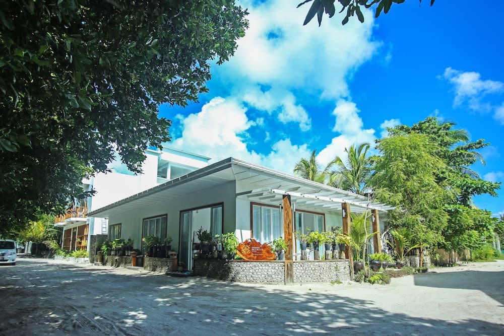 Dhigurah Retreat Beach - View 33