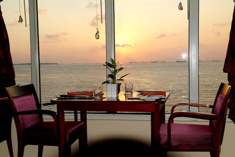 Hulhule Island Hotel - View 27