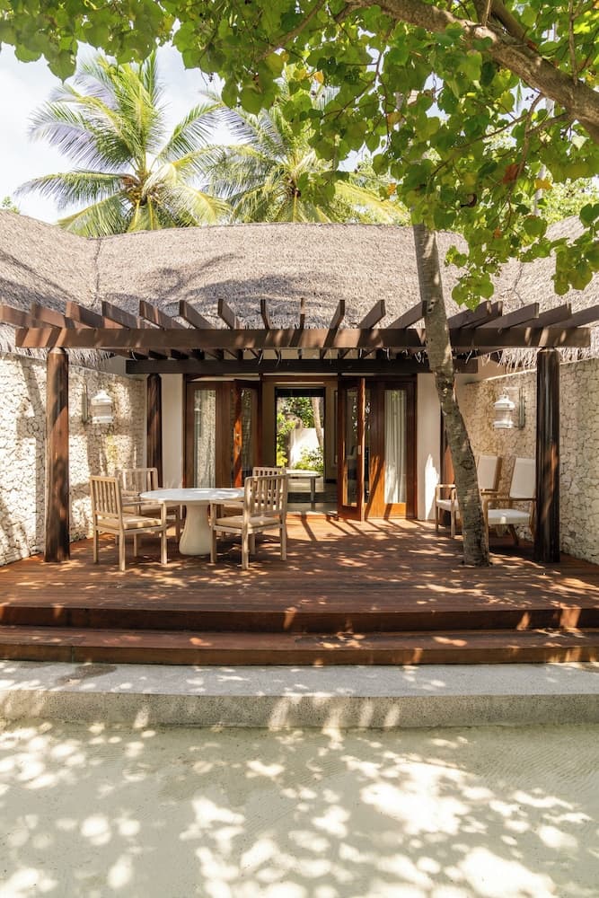 Constance Halaveli - View 18