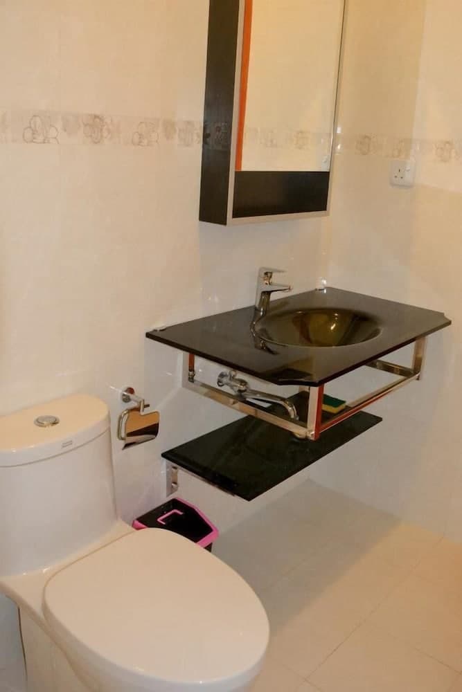 Charming Holiday Lodge - View 12