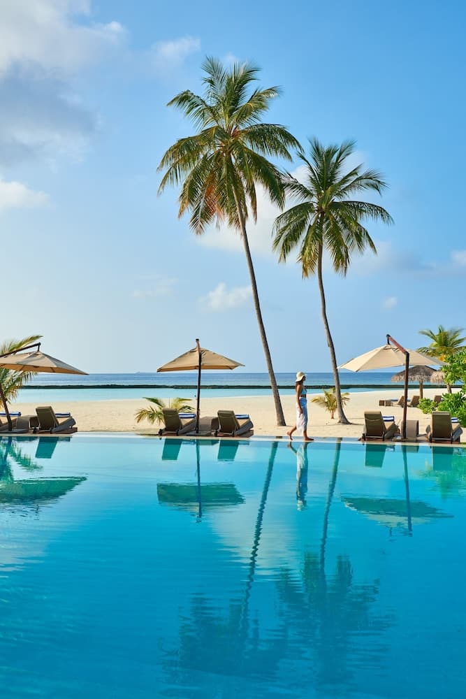 Constance Halaveli - View 28