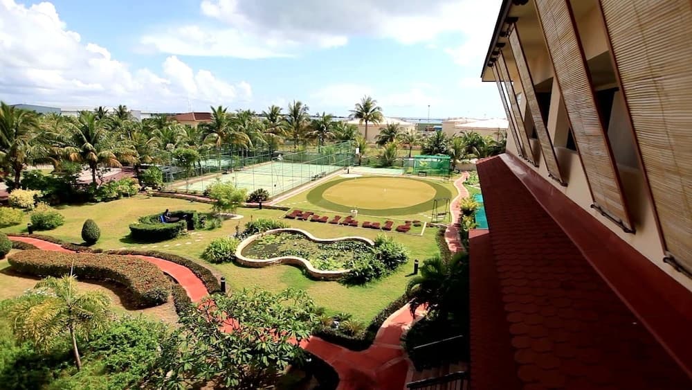 Hulhule Island Hotel - View 49