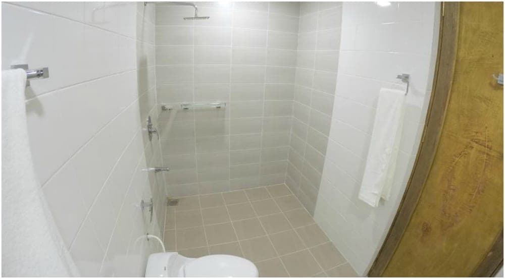 Dhiffushi White Sand Beach Hotel - View 12