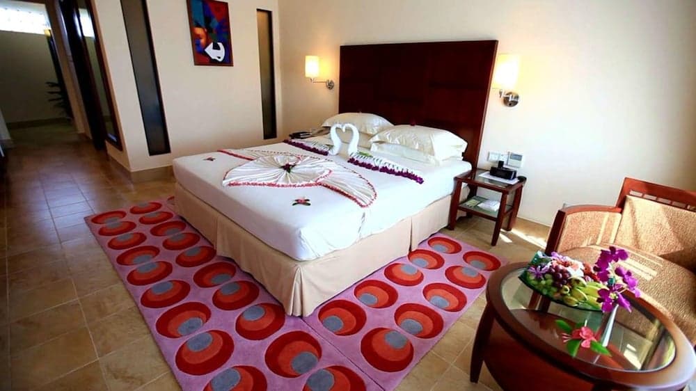 Hulhule Island Hotel - View 12