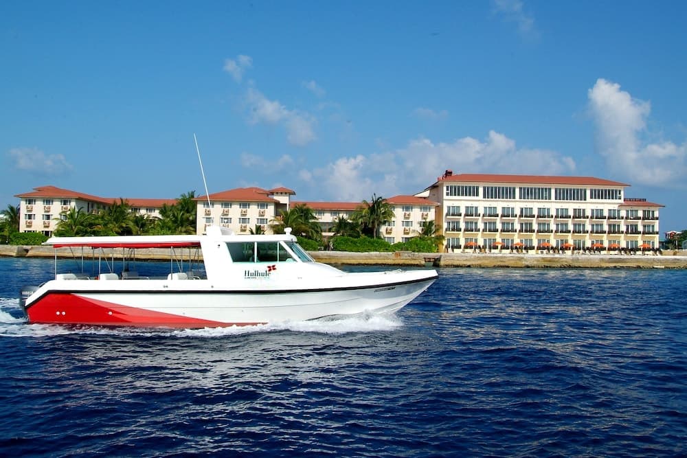 Hulhule Island Hotel - View 44