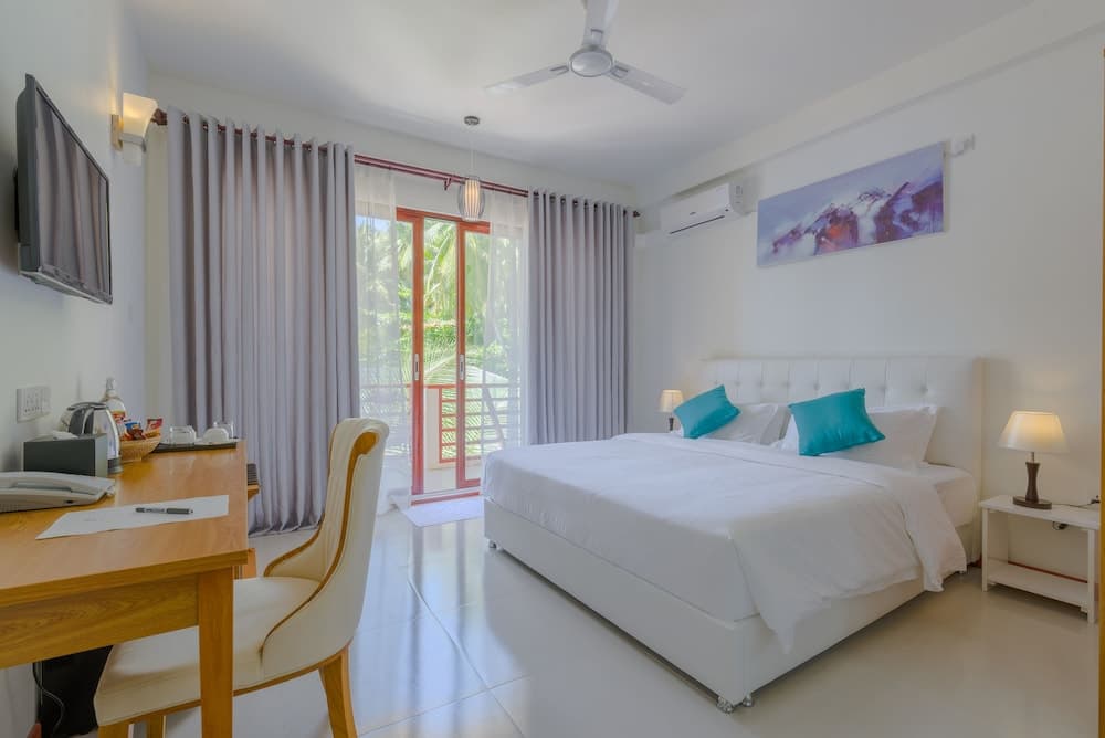 White Sand Dhigurah - View 2