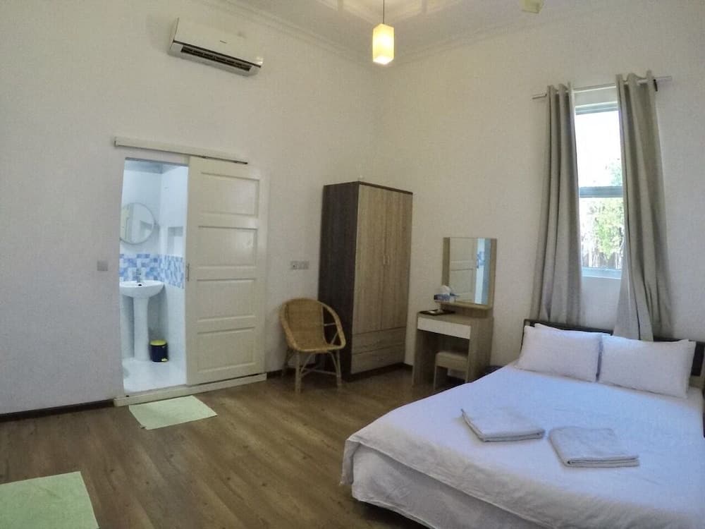 Island Side Gulhi - View 4