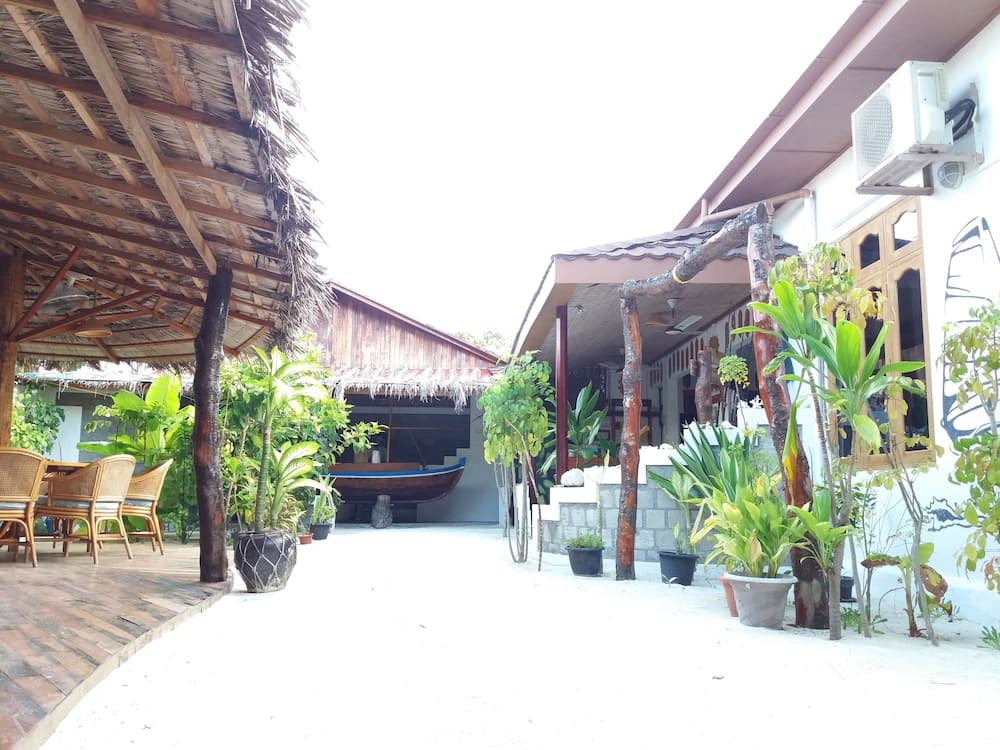 Alvi Star Inn - View 1