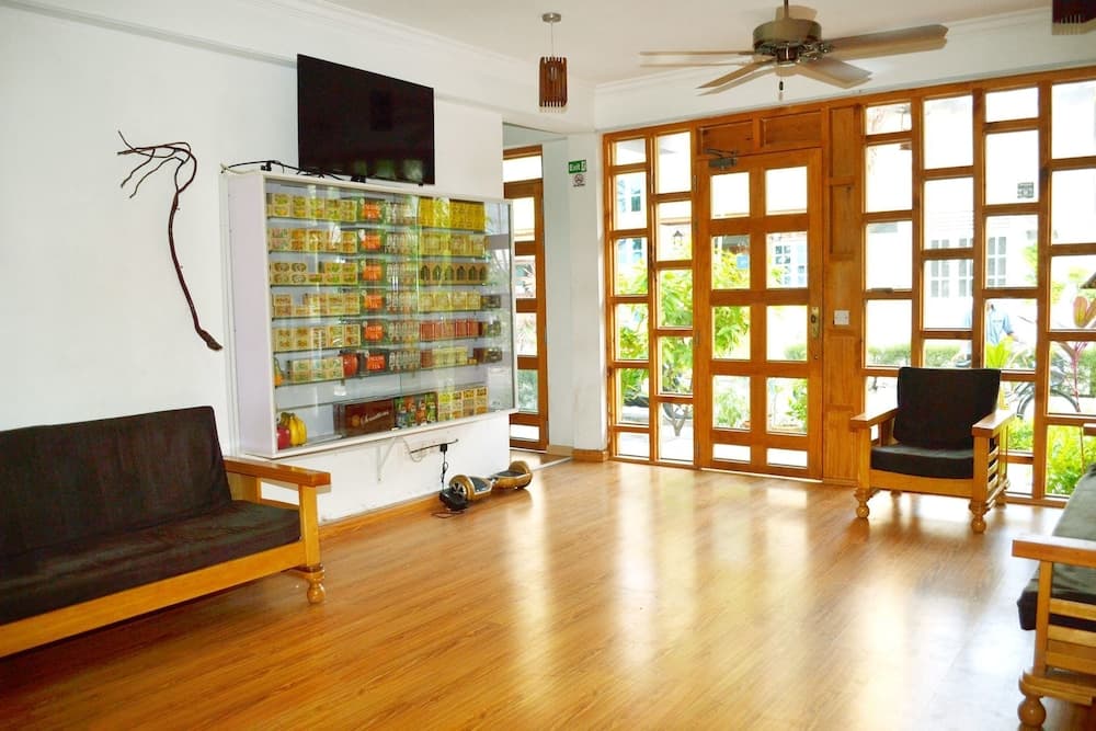 G10 Beach Inn - View 4