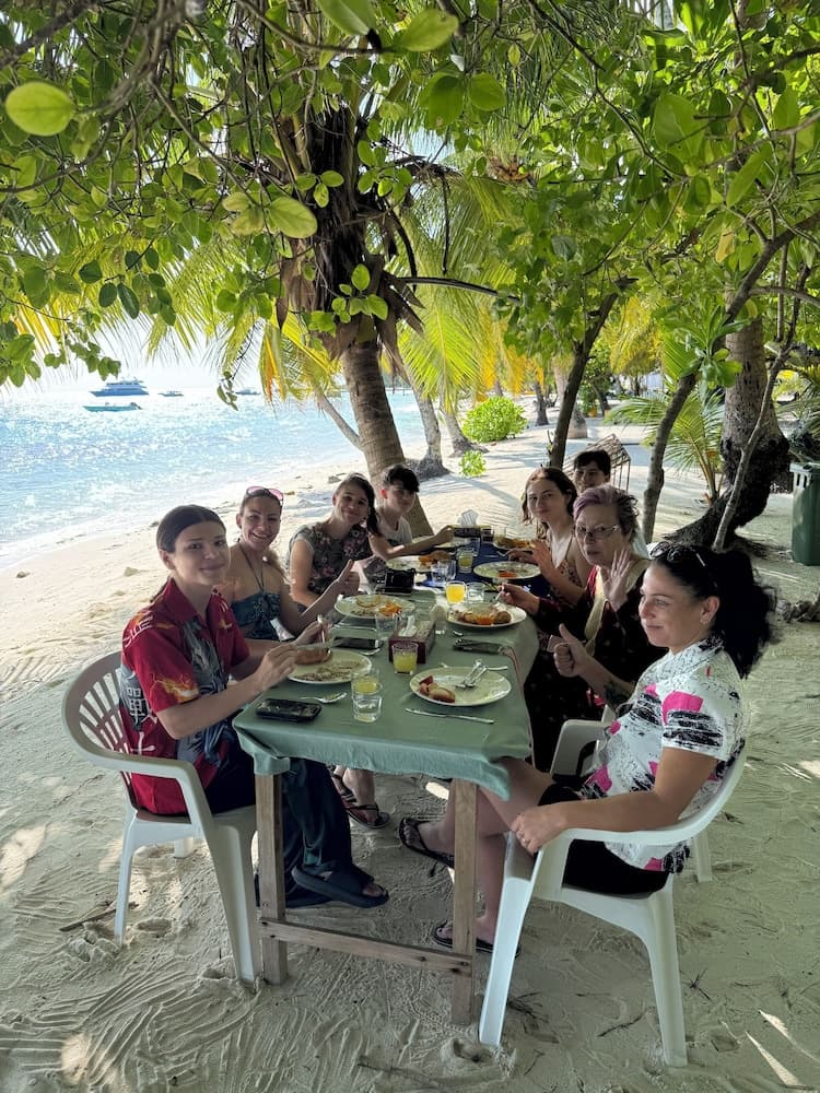 Mandhoo Inn - View 15