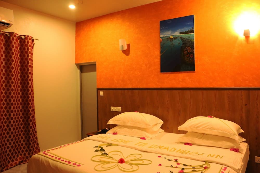 Omadhoo Inn - View 30
