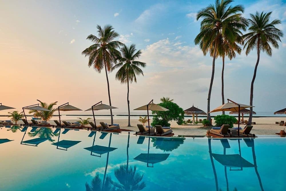 Constance Halaveli - View 33