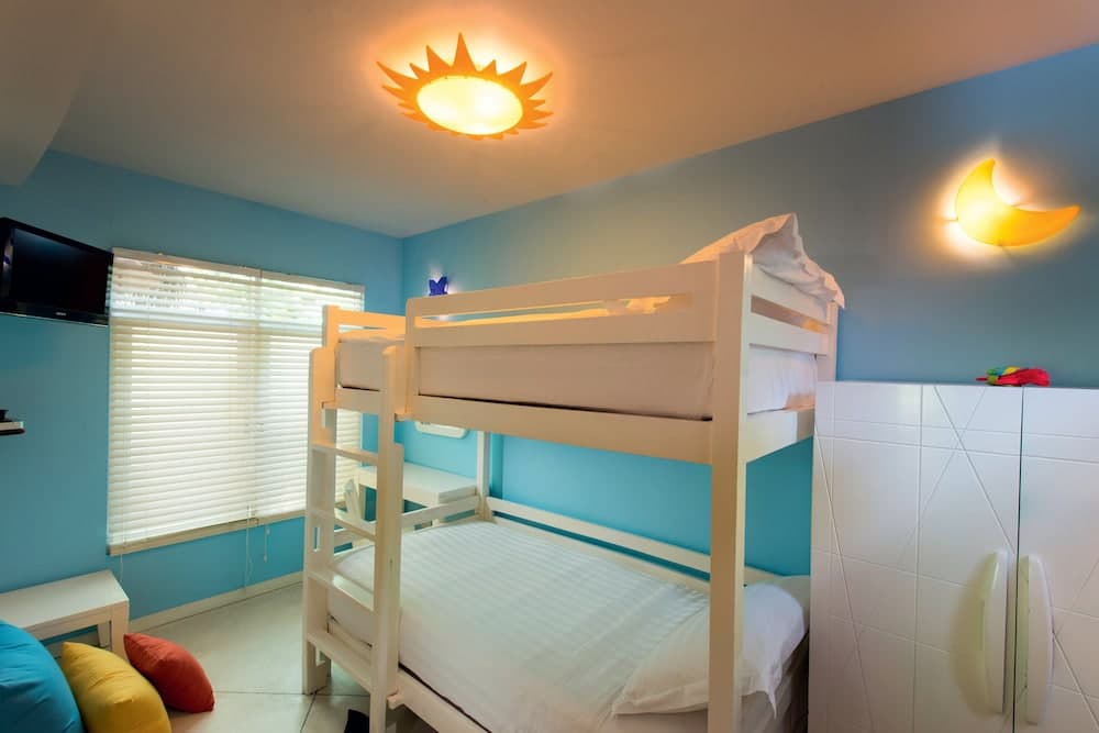 Constance Halaveli - View 92