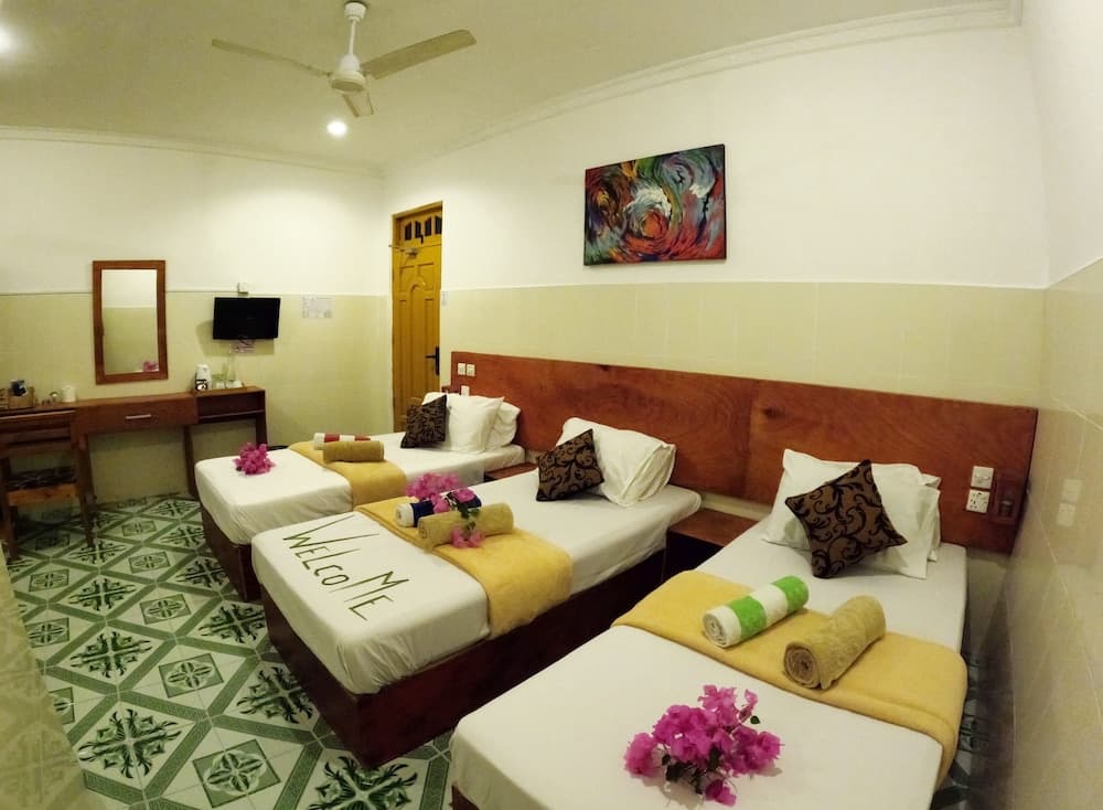 Adroit Beach Inn - View 8