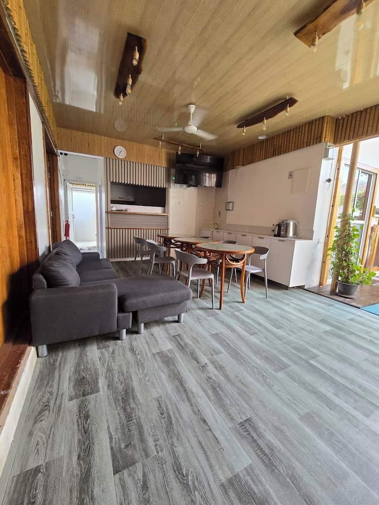 Sun & Surf - View 19