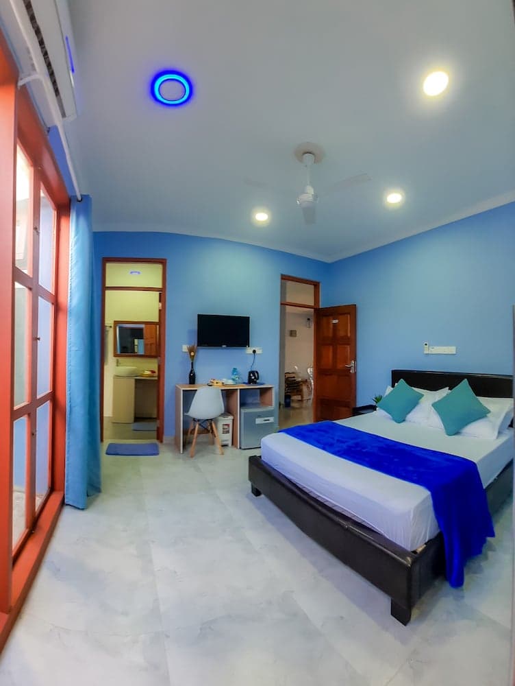 Hide Inn Blue - View 58