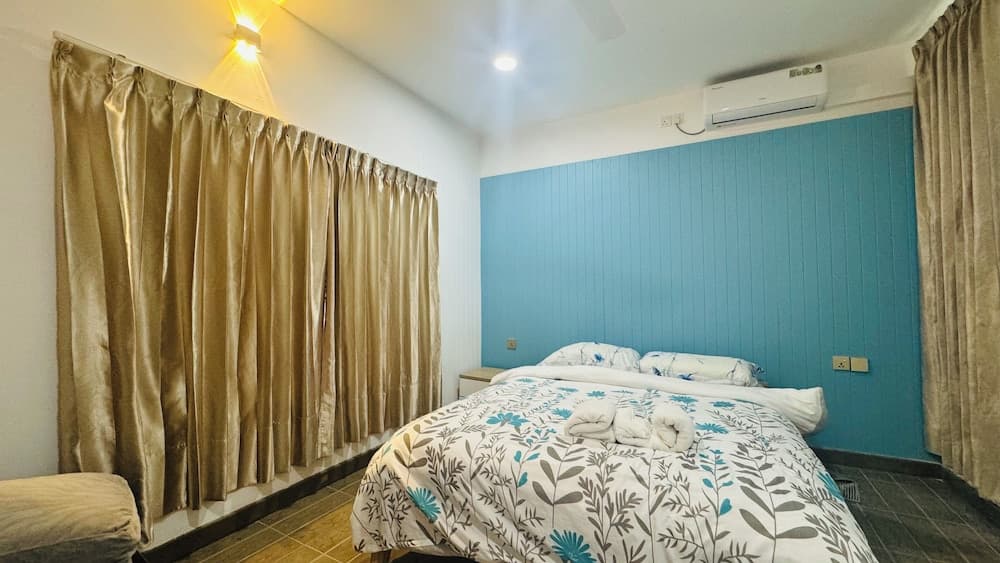 Wave Crest Retreat - View 11