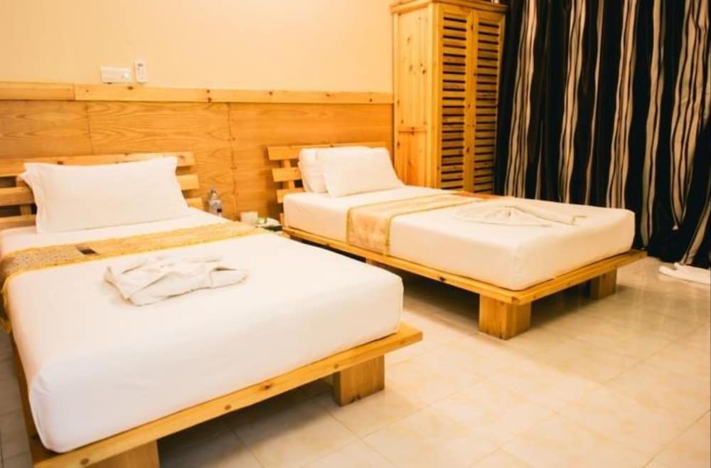 Holiday Lodge - View 12