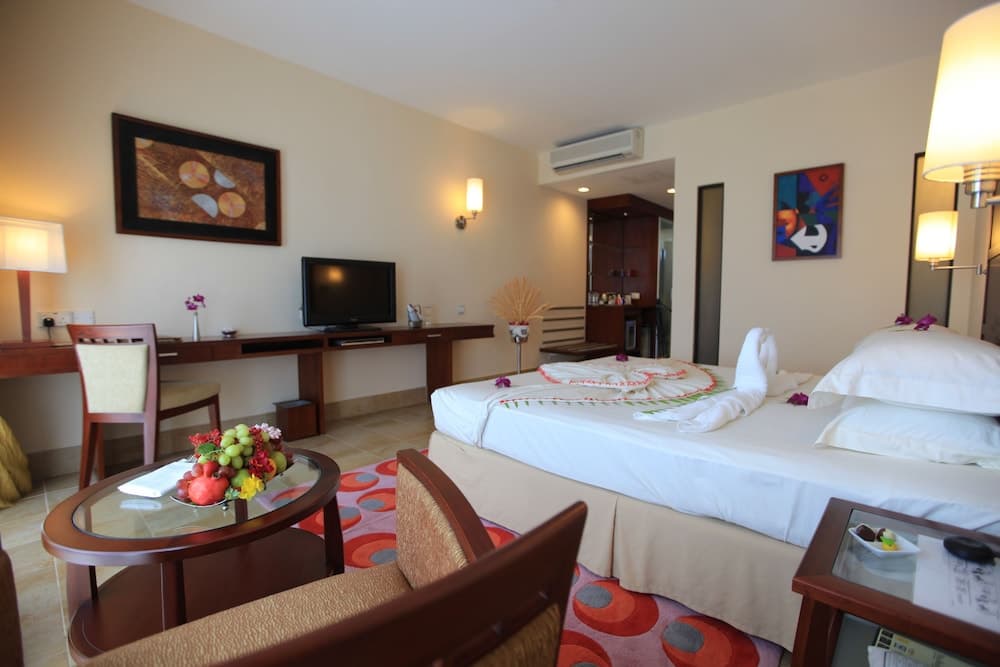 Hulhule Island Hotel - View 52