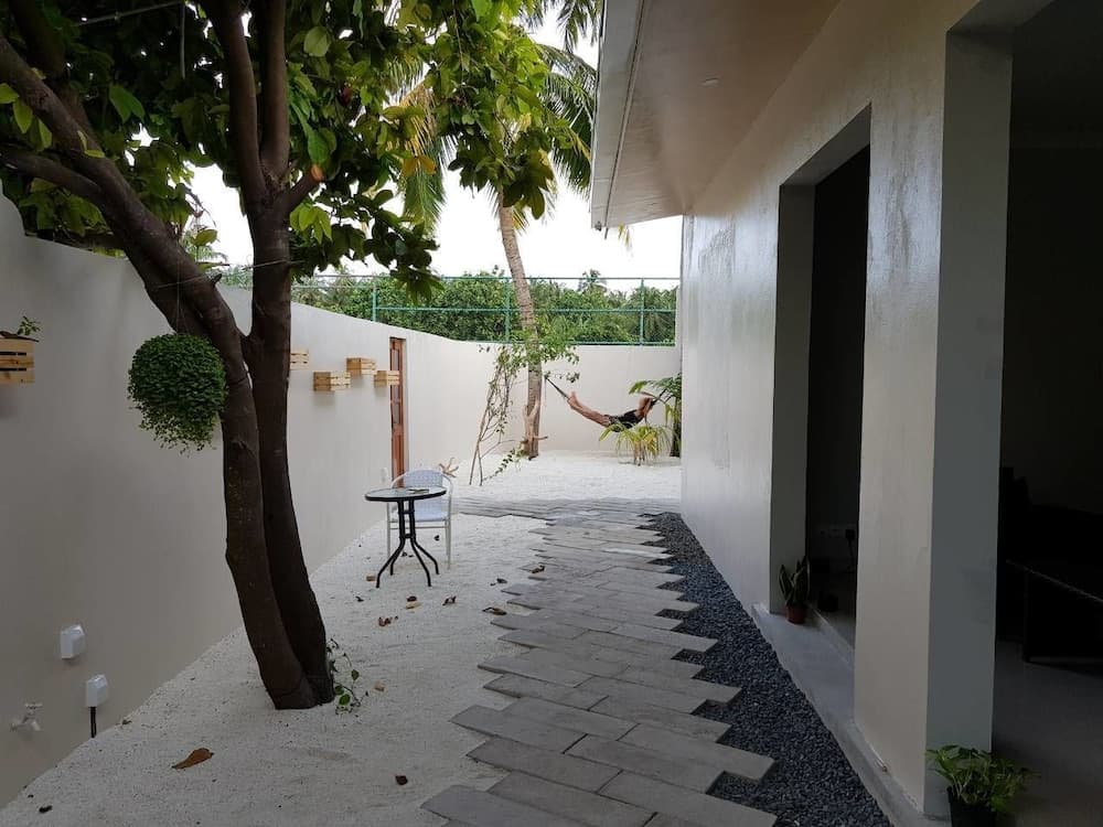 Omadhoo Inn - View 18