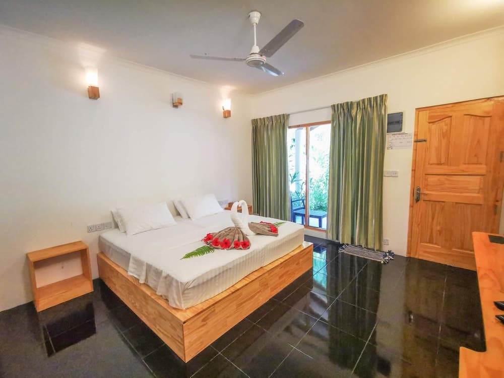 Thoddoo Beach Holiday Inn - View 5