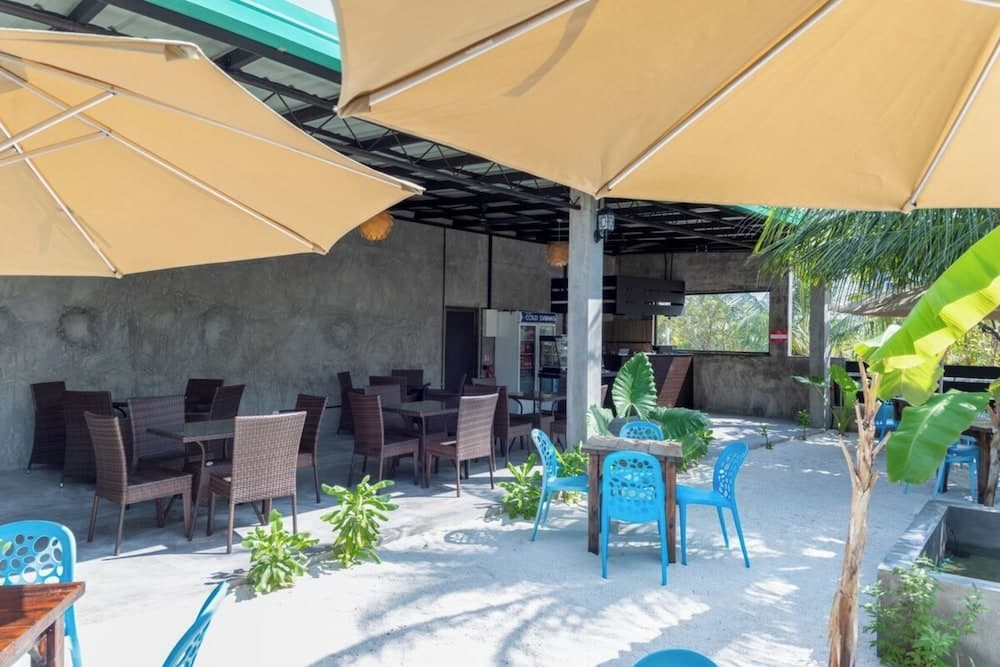 Dhiffushi Tourist Hotel - View 6