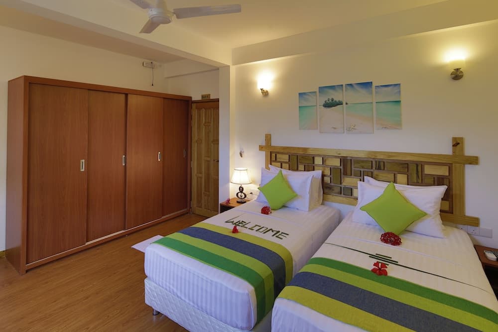 Shallow Lagoon Rasdhoo - View 29