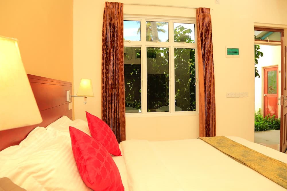 South Ari Dive Center - View 18