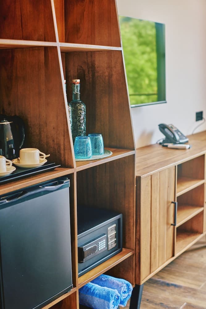 Beach Hotel Dhigurah - View 12