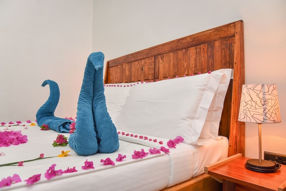 Ithaa Beach Maldives - View 11