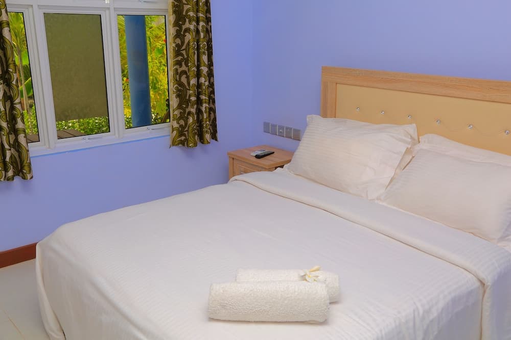 South Ari Dive Center - View 14