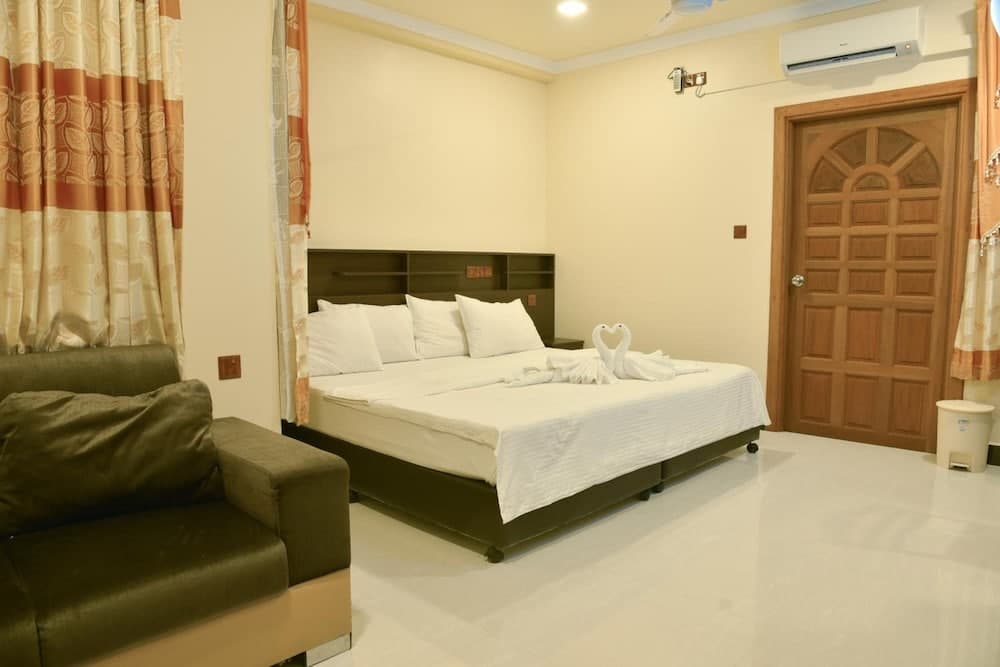 Nalaveshi Inn, Huraa - View 9