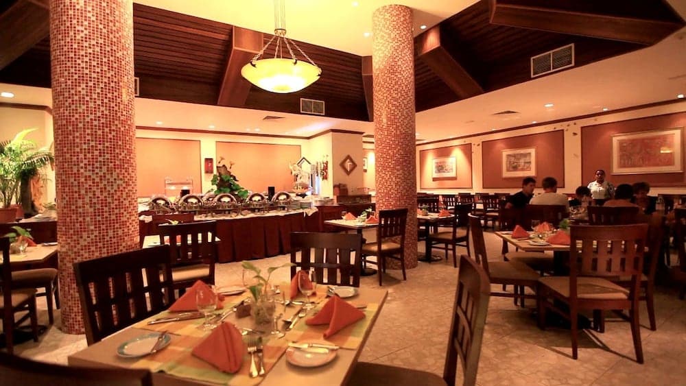 Hulhule Island Hotel - View 15