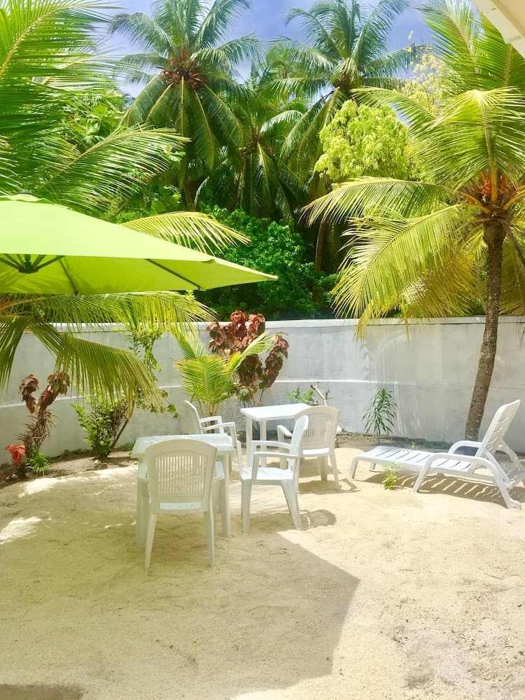 Maclura Residence - View 5
