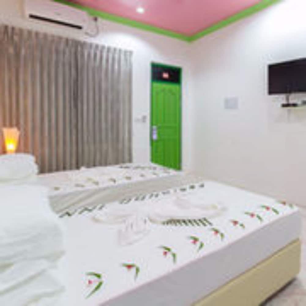 Feridhoo Inn - View 7