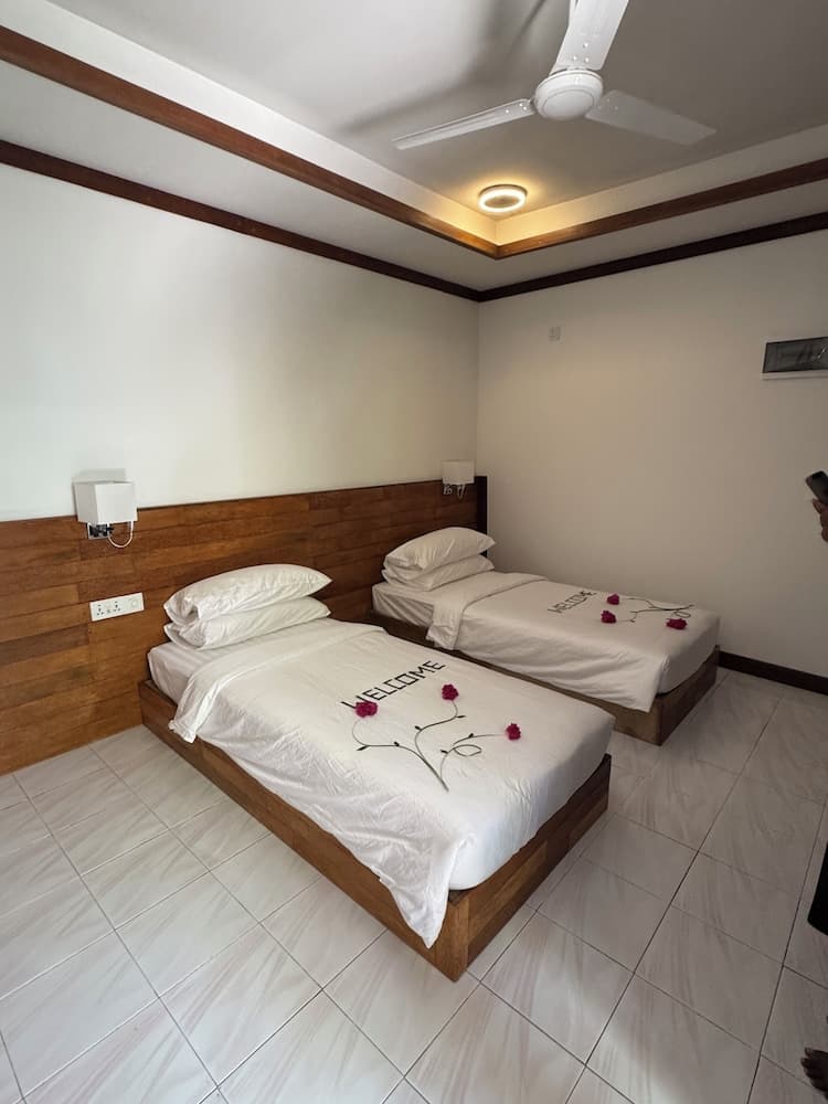 Mandhoo Inn - View 16