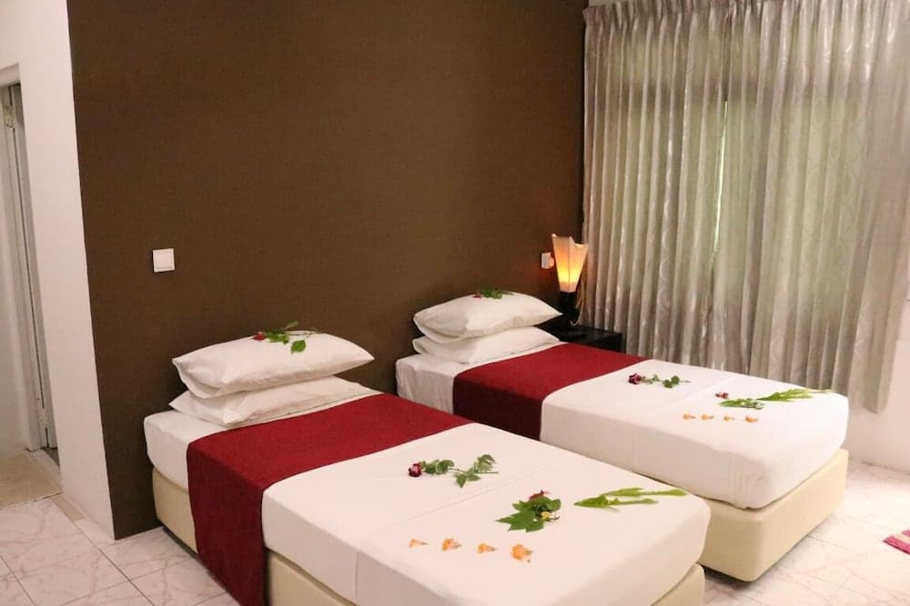Feridhoo Inn - View 11