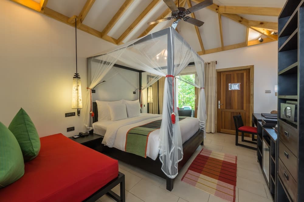 Vilamendhoo Island Resort & Spa - View 7