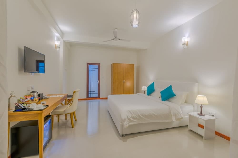 White Sand Dhigurah - View 14