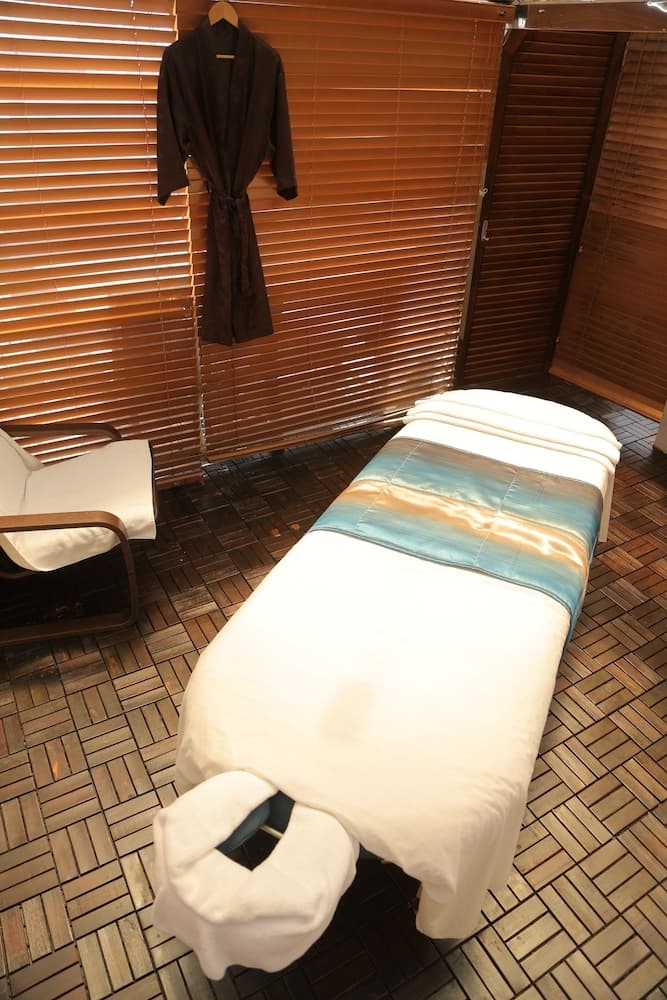 Airport Beach Hotel - View 20